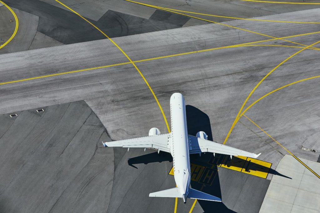 Aduana, avión de carga de mercancía que es utilizado para importar productos desde China hasta México. 
