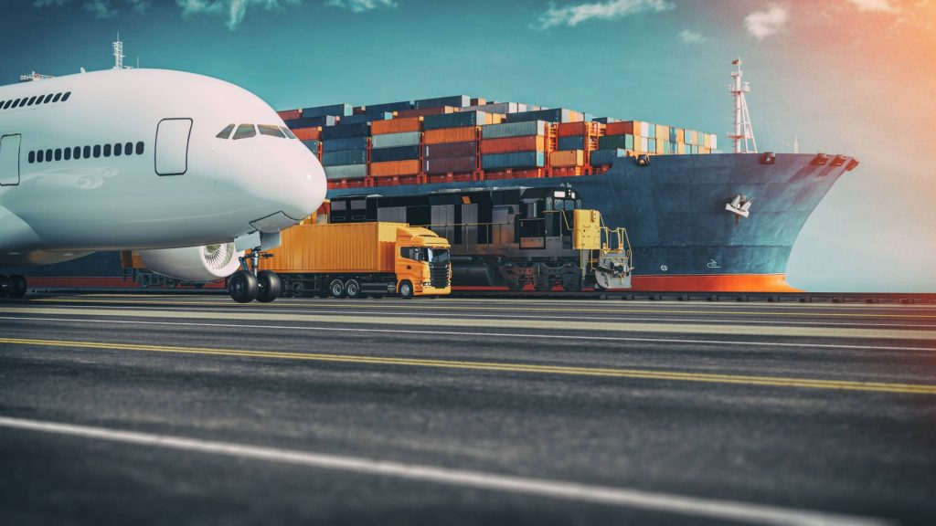 Agencia aduanal, ilustración con los distintos medios de transporte para generar el traslado de mercancía de manera global. 