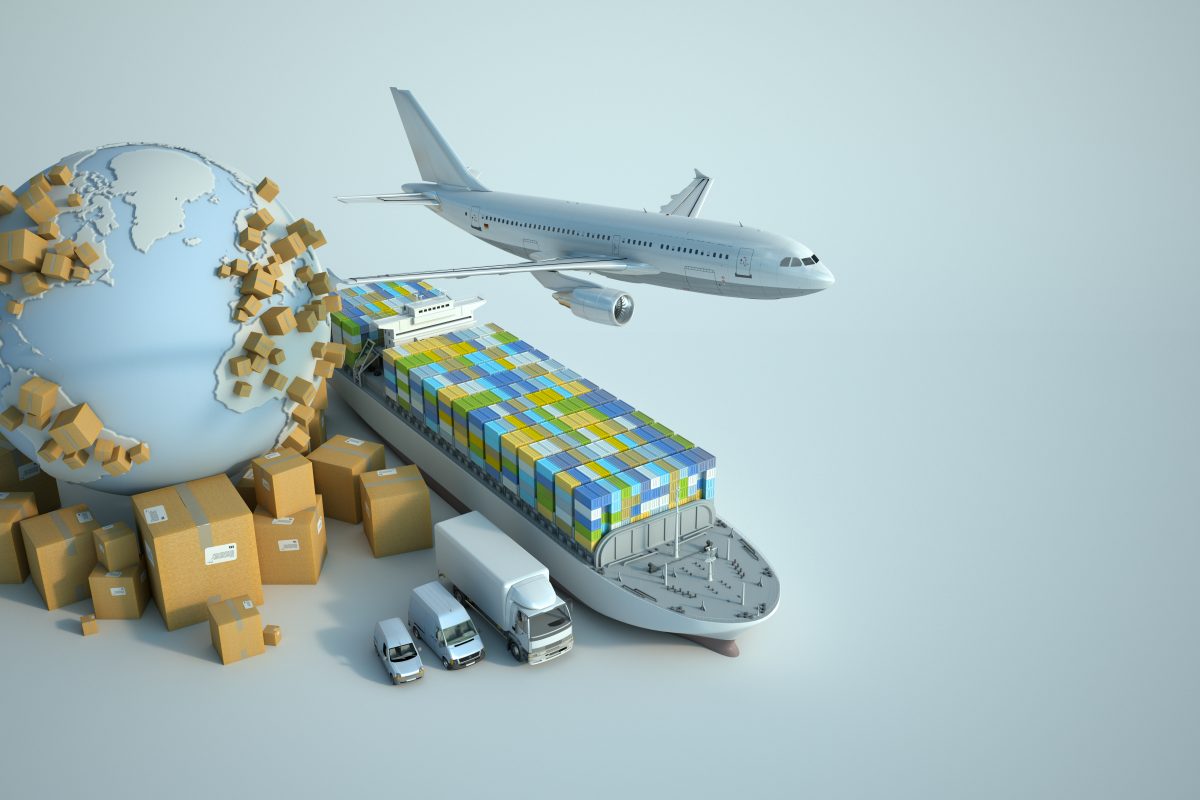 Envío de paquetes, ilustración del mundo y los distintos medios de transporte para realizar el transporte de la mercancía de una empresa.